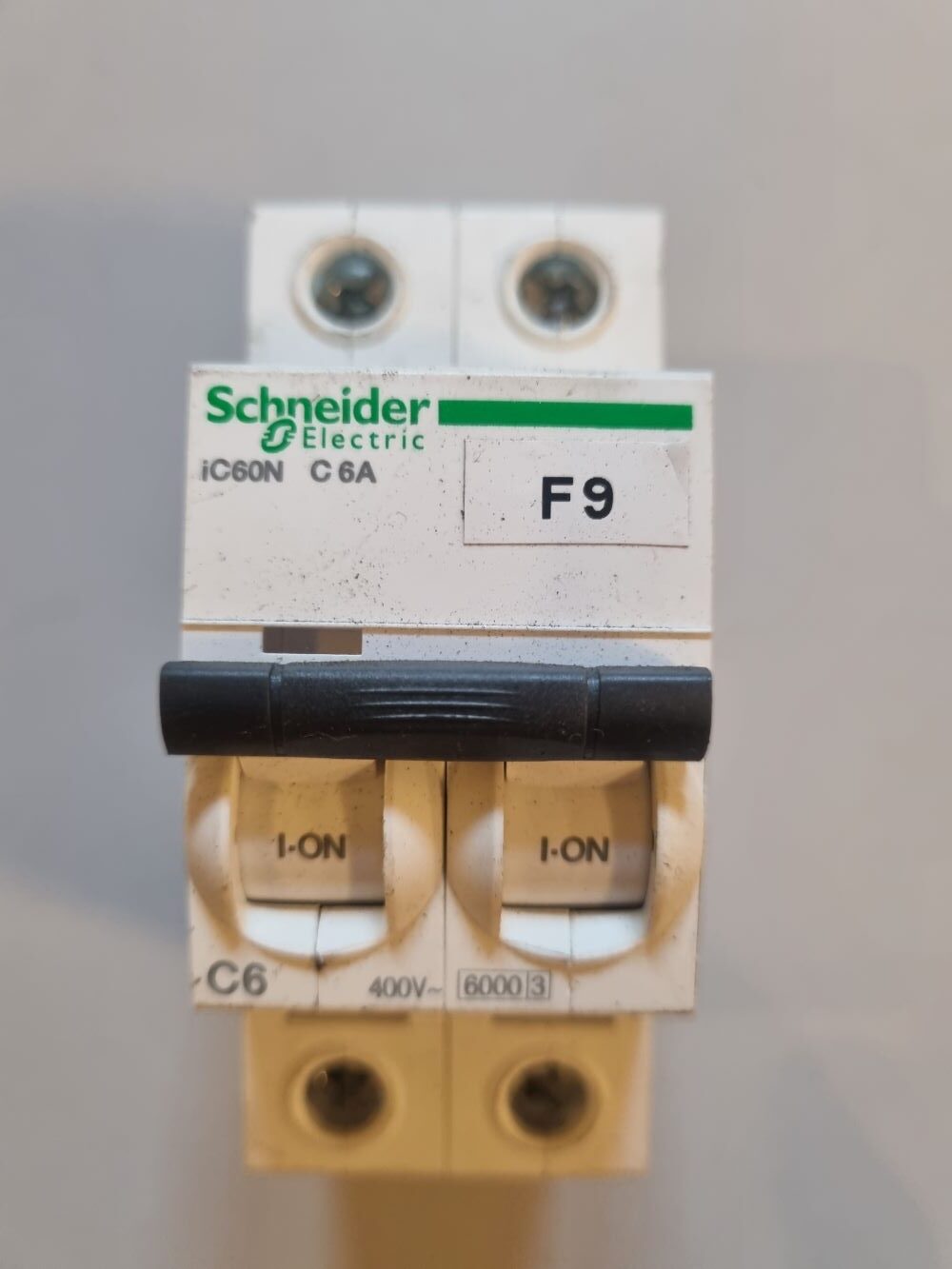 20251018_174029 Disjoncteur 2P IC 60N C6A – Image 1