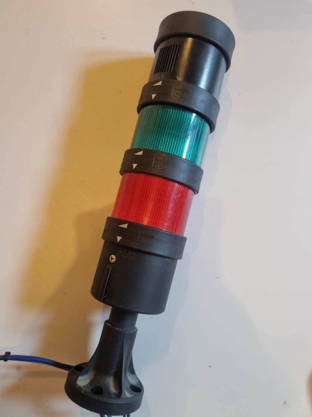 20251018_174650 Colonne lumineuse rouge, vert , buzzer XVBC21+XVBC33CA + XBVC98CA+ XBVC34CA – Image 1
