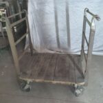 Chariot de manutention ancien