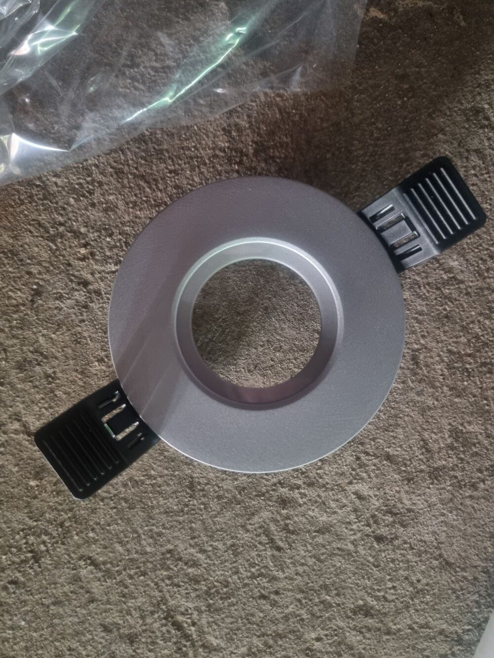 20260702_172300 Support spot RF3IP04 Silver – Image 1